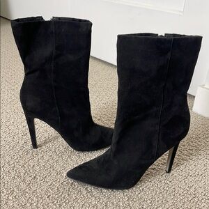 Elegant Black Suede zip up Women's Bootie